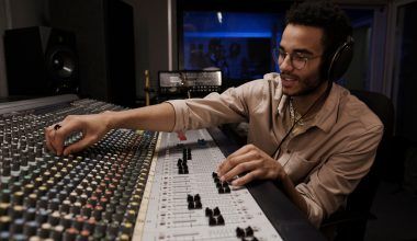 what does a sound engineer do in the music industry