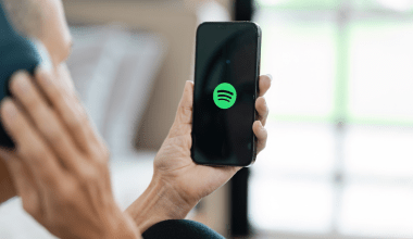 how to enable lyrics on spotify