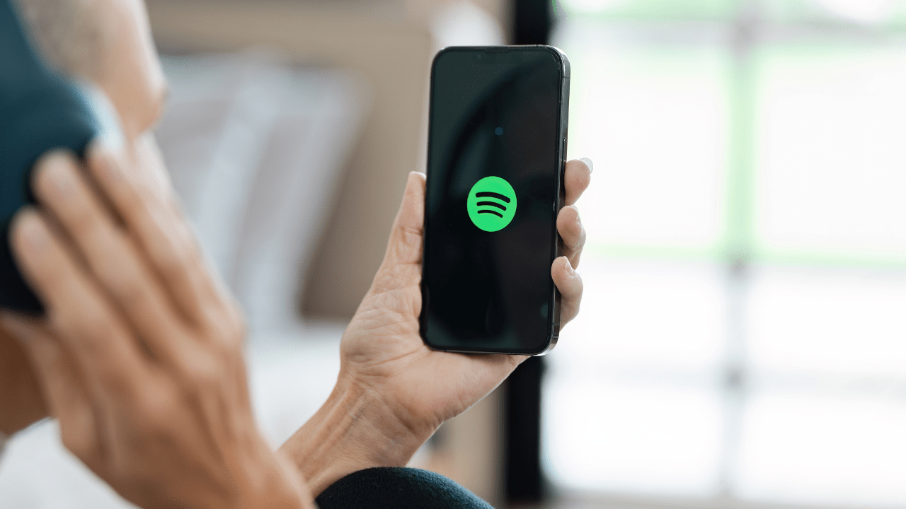 how to enable lyrics on spotify