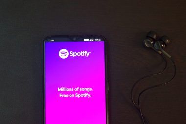 how much do artists make off spotify