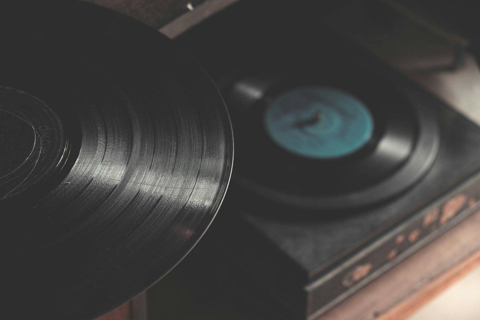 What Is an EP in Music? A BeginnerFriendly Guide to Extended