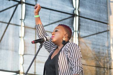 Monetize your track on iTunes easily