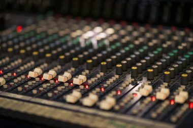 Upload your single on Spotify on multiple platforms