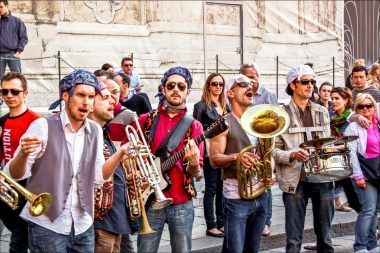 Monetize your music on all digital stores with 100% royalties